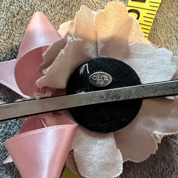 Cara New York dusty pink pearl headband with flower - Picture 6 of 6